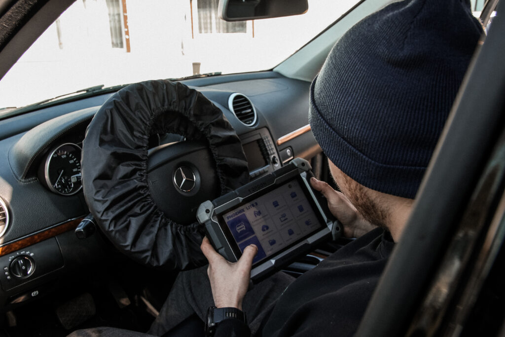 Diagnostyka komputerowa samochodu Mercedes testerem diagnostycznym